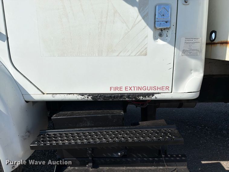 image for item FK3082 2001 International 4700 flatbed truck