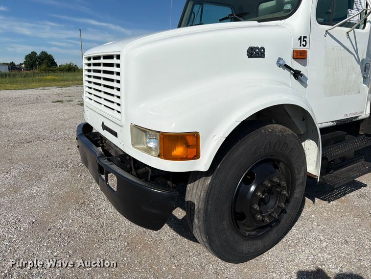 image for item FK3082 2001 International 4700 flatbed truck