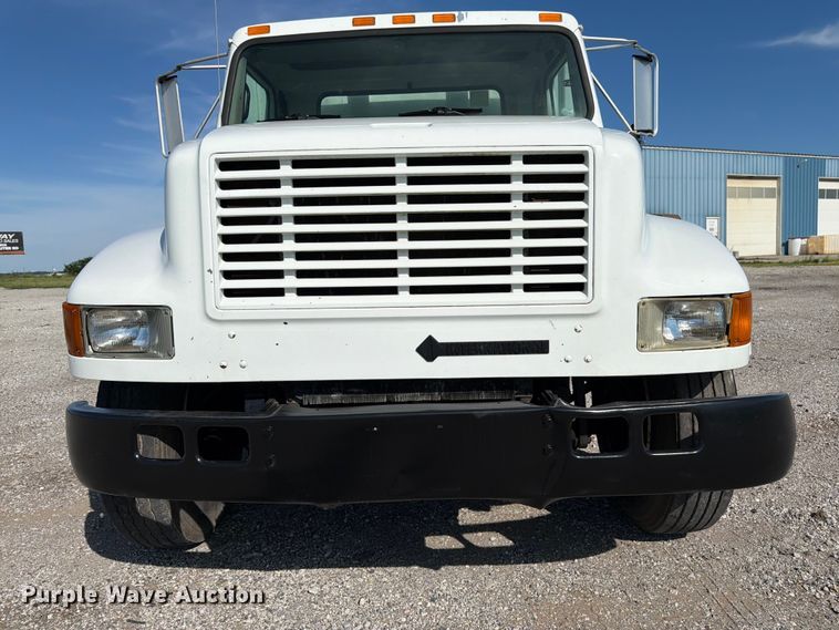 image for item FK3082 2001 International 4700 flatbed truck