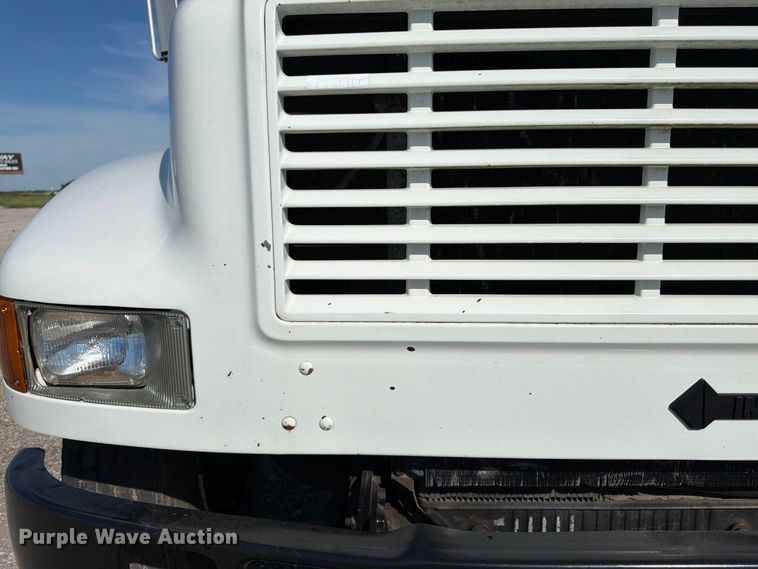 image for item FK3082 2001 International 4700 flatbed truck