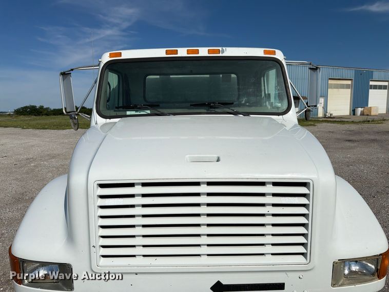 image for item FK3082 2001 International 4700 flatbed truck