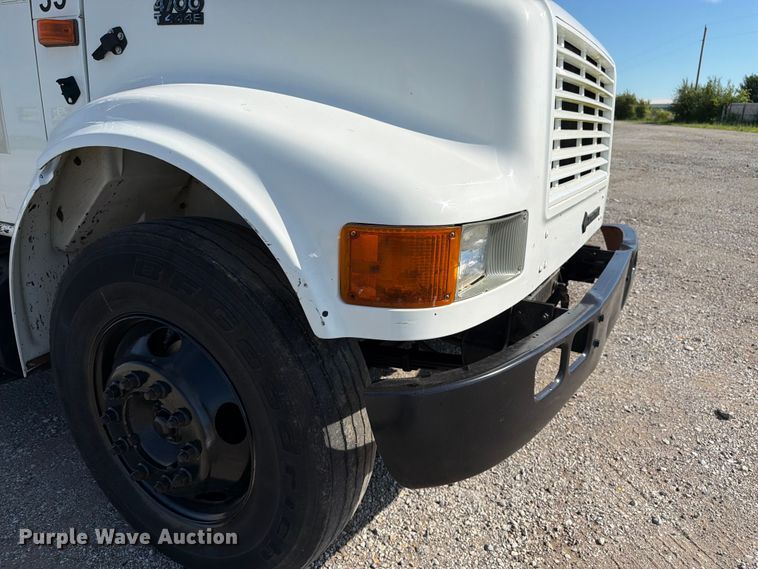 image for item FK3082 2001 International 4700 flatbed truck