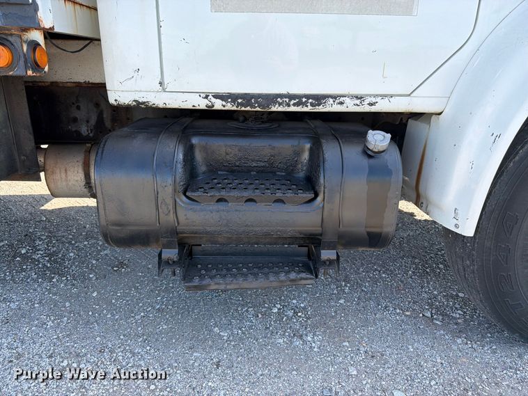 image for item FK3082 2001 International 4700 flatbed truck