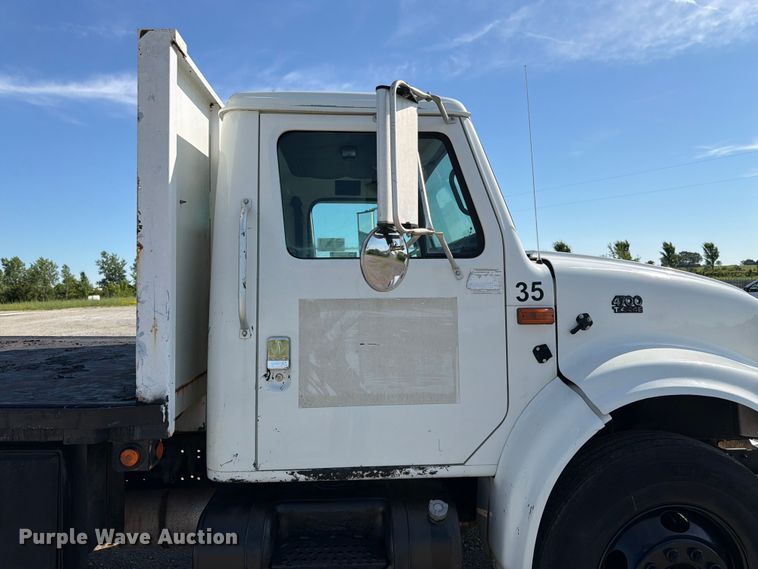 image for item FK3082 2001 International 4700 flatbed truck