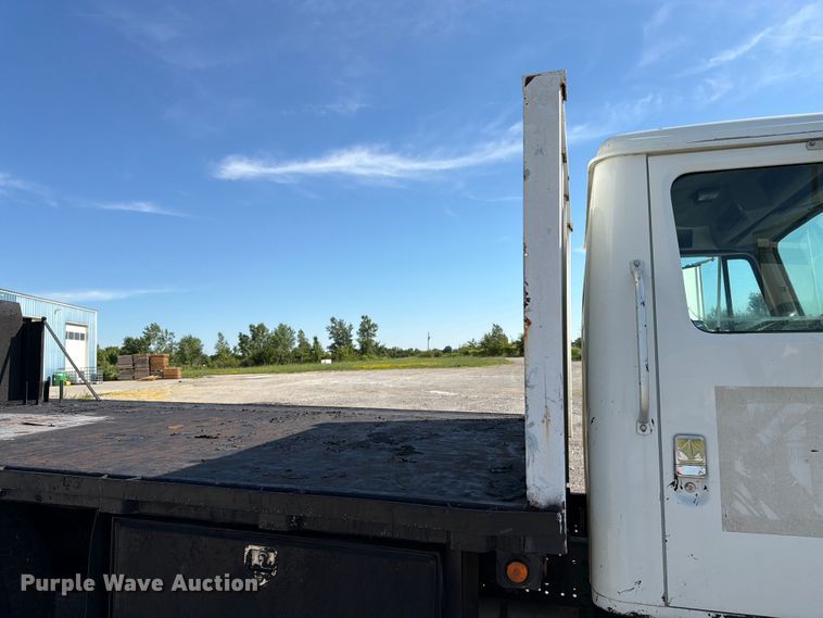 image for item FK3082 2001 International 4700 flatbed truck