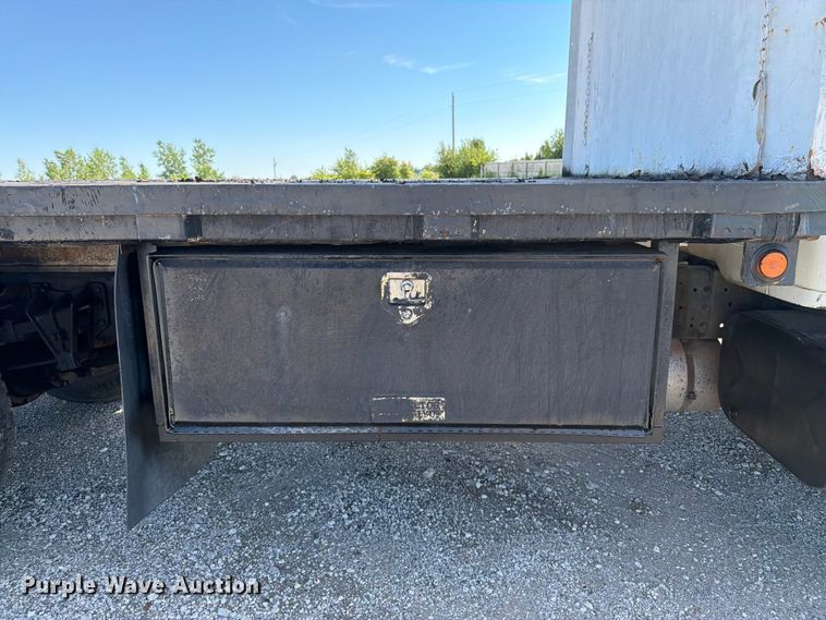 image for item FK3082 2001 International 4700 flatbed truck