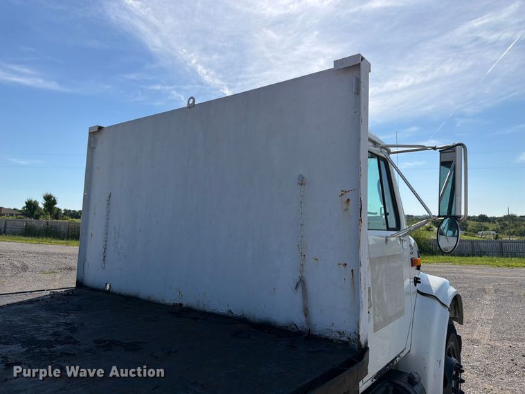image for item FK3082 2001 International 4700 flatbed truck