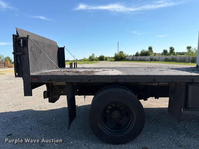 image for item FK3082 2001 International 4700 flatbed truck