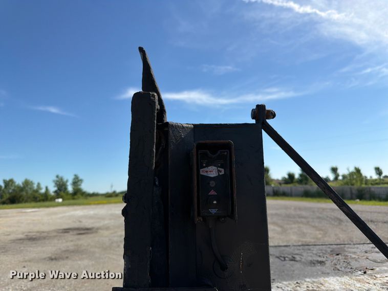 image for item FK3082 2001 International 4700 flatbed truck