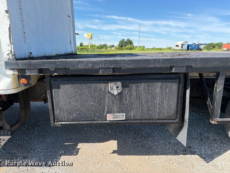 image for item FK3082 2001 International 4700 flatbed truck