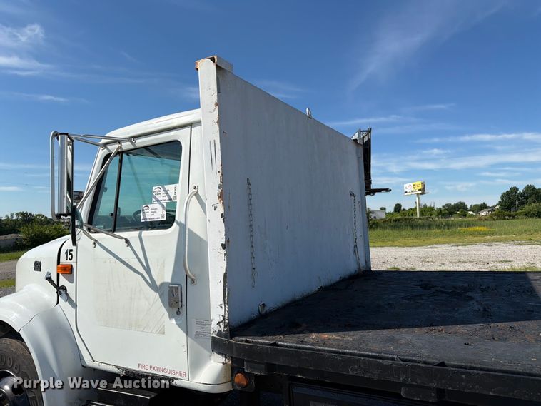 image for item FK3082 2001 International 4700 flatbed truck