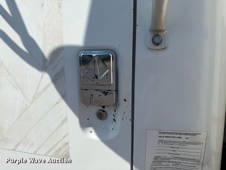 image for item FK3082 2001 International 4700 flatbed truck