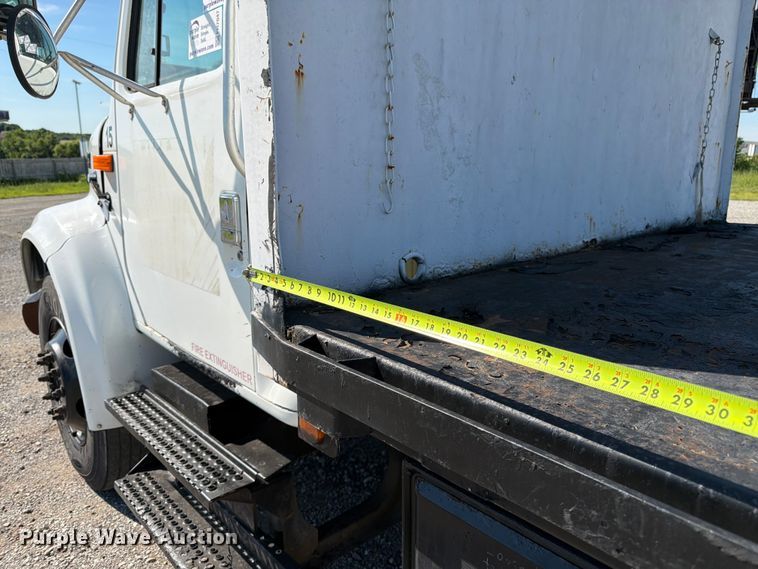 image for item FK3082 2001 International 4700 flatbed truck