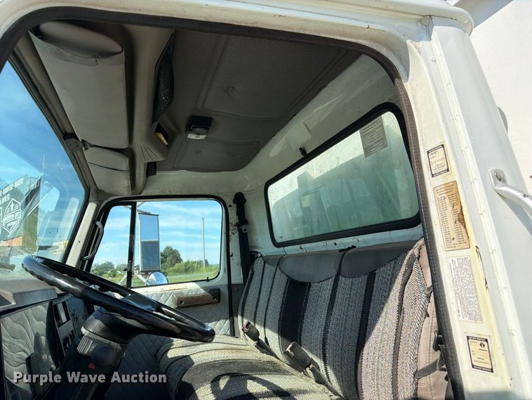 image for item FK3082 2001 International 4700 flatbed truck