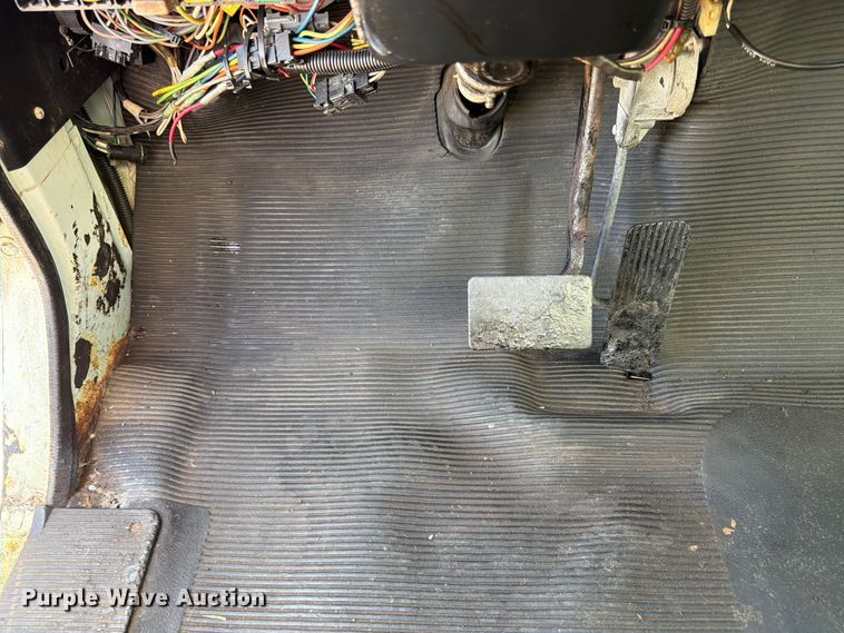 image for item FK3082 2001 International 4700 flatbed truck