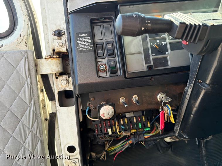 image for item FK3082 2001 International 4700 flatbed truck
