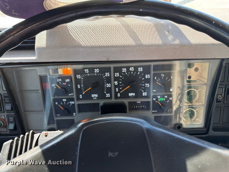 image for item FK3082 2001 International 4700 flatbed truck
