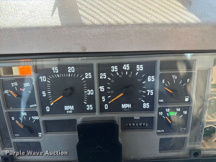 image for item FK3082 2001 International 4700 flatbed truck