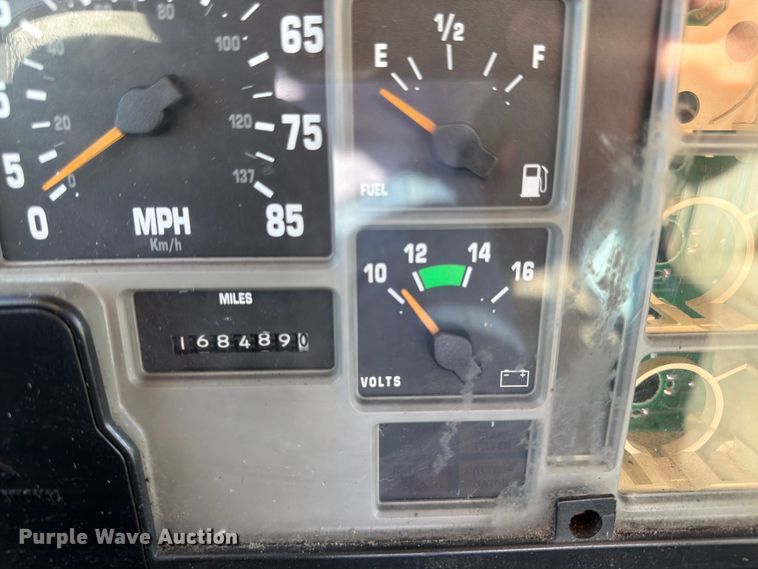 image for item FK3082 2001 International 4700 flatbed truck