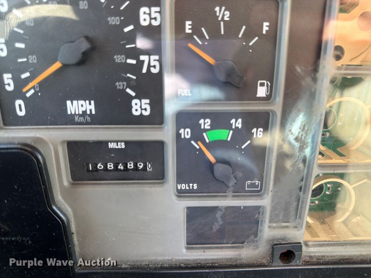 image for item FK3082 2001 International 4700 flatbed truck