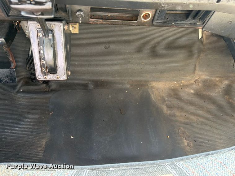image for item FK3082 2001 International 4700 flatbed truck