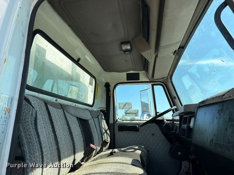 image for item FK3082 2001 International 4700 flatbed truck