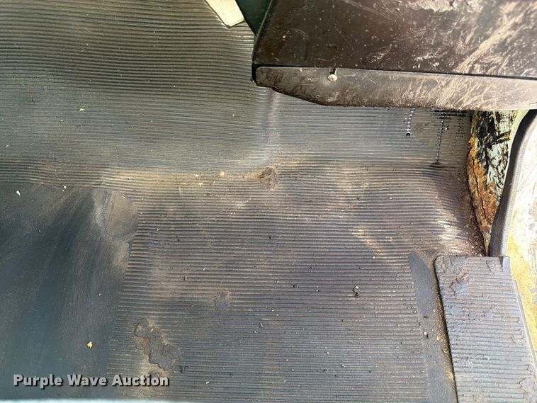 image for item FK3082 2001 International 4700 flatbed truck