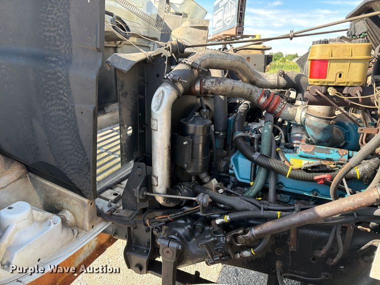 image for item FK3082 2001 International 4700 flatbed truck