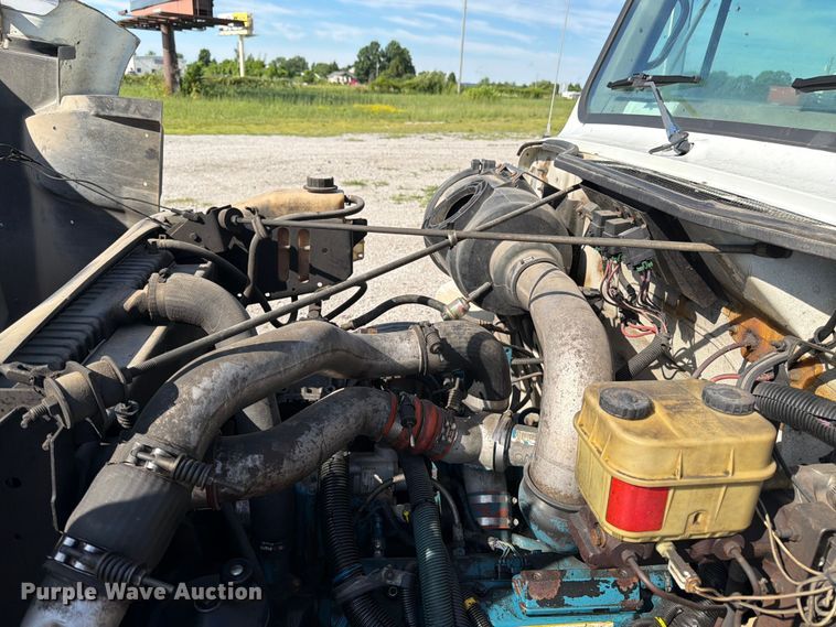 image for item FK3082 2001 International 4700 flatbed truck