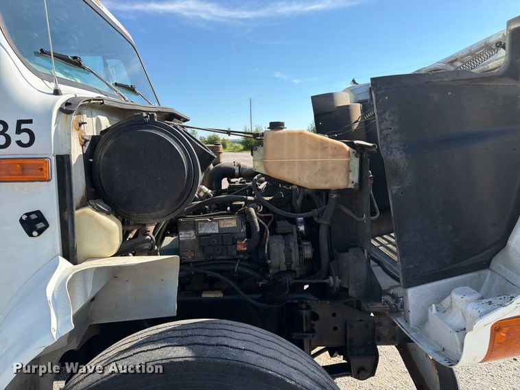 image for item FK3082 2001 International 4700 flatbed truck