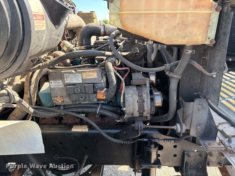 image for item FK3082 2001 International 4700 flatbed truck