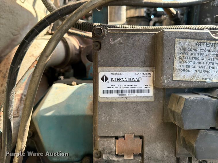 image for item FK3082 2001 International 4700 flatbed truck