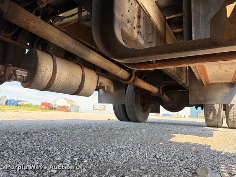 image for item FK3082 2001 International 4700 flatbed truck