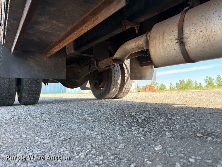 image for item FK3082 2001 International 4700 flatbed truck