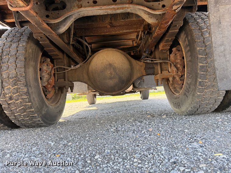 image for item FK3082 2001 International 4700 flatbed truck