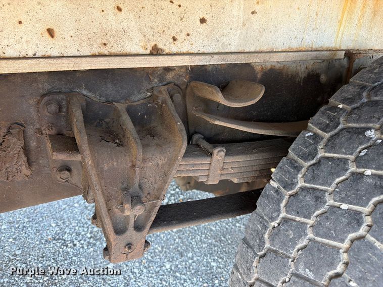 image for item FK3082 2001 International 4700 flatbed truck