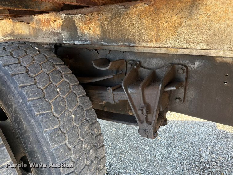 image for item FK3082 2001 International 4700 flatbed truck