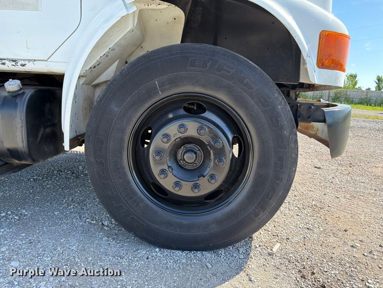 image for item FK3082 2001 International 4700 flatbed truck