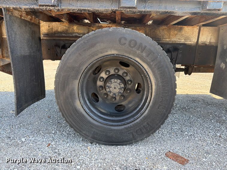 image for item FK3082 2001 International 4700 flatbed truck