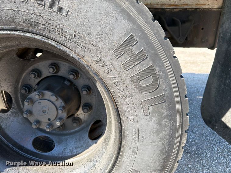 image for item FK3082 2001 International 4700 flatbed truck