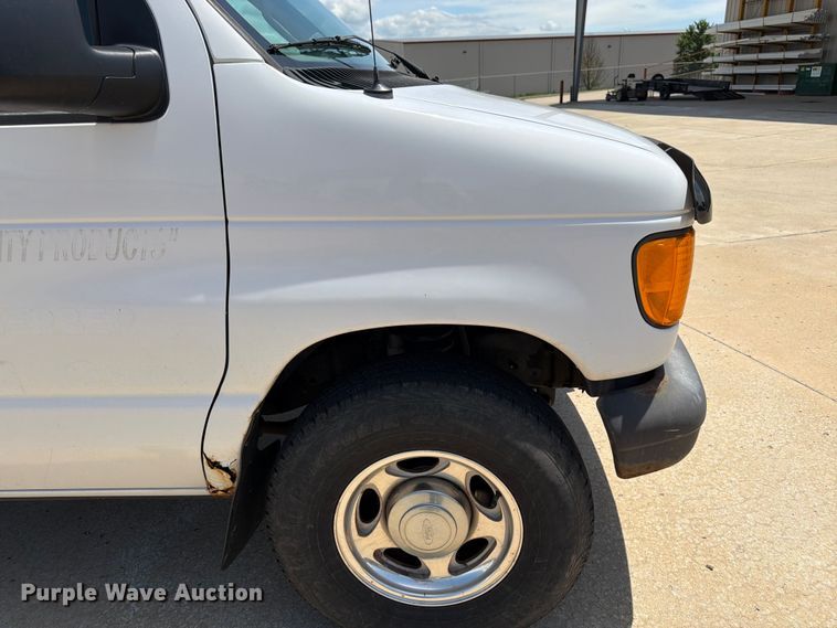 image for item FK3083 2003 Ford E250 van