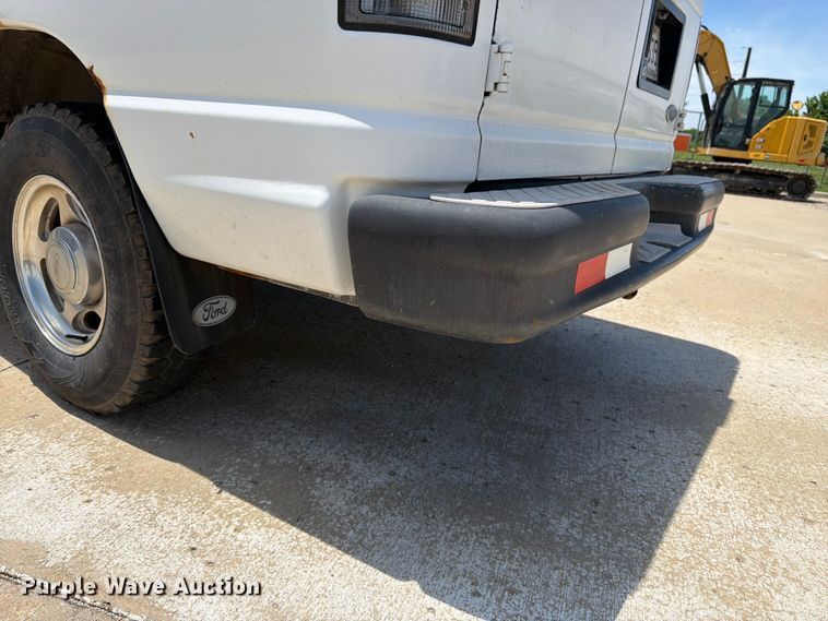 image for item FK3083 2003 Ford E250 van