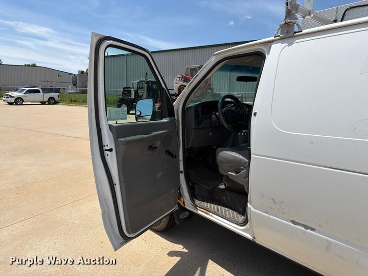 image for item FK3083 2003 Ford E250 van
