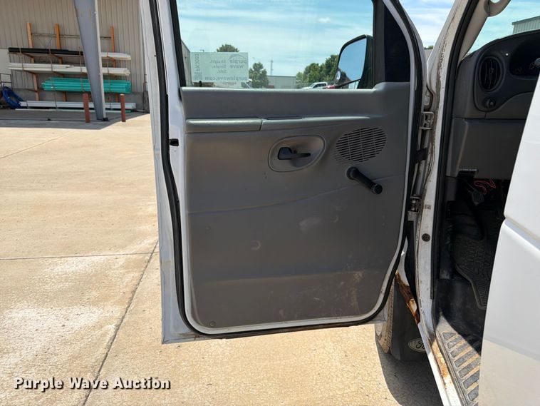 image for item FK3083 2003 Ford E250 van
