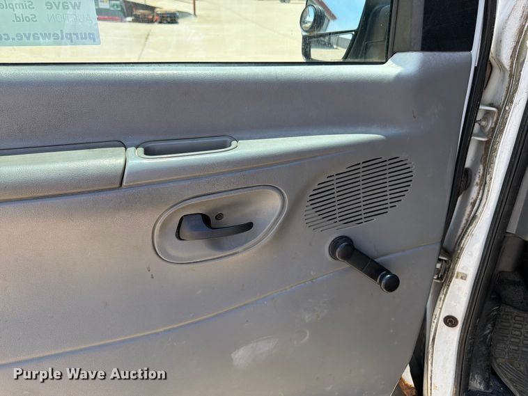 image for item FK3083 2003 Ford E250 van