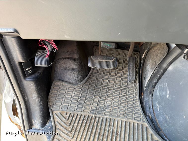 image for item FK3083 2003 Ford E250 van