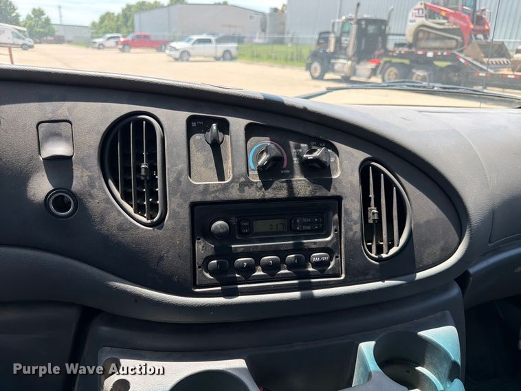 image for item FK3083 2003 Ford E250 van