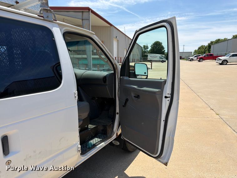 image for item FK3083 2003 Ford E250 van