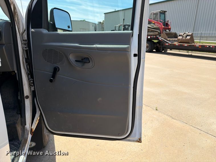 image for item FK3083 2003 Ford E250 van