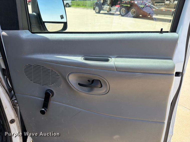image for item FK3083 2003 Ford E250 van
